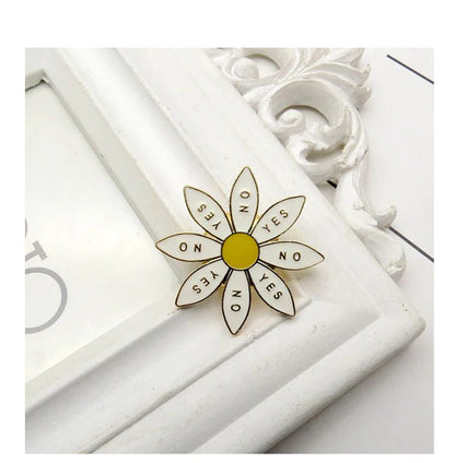 Cute Bee Flower Enamel Pin Funny Chrysanthemum Petal Brooch Women Jeans Coat Lapel Pin Badge Jewelry Gift for Friend New Arrival