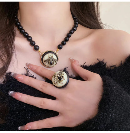 Vintage Black Bee Pearl Earnail Necklace For Women Classic Bee Badge Earrings Choker Set Animals Bee Premium Jewelry Gifts 2025