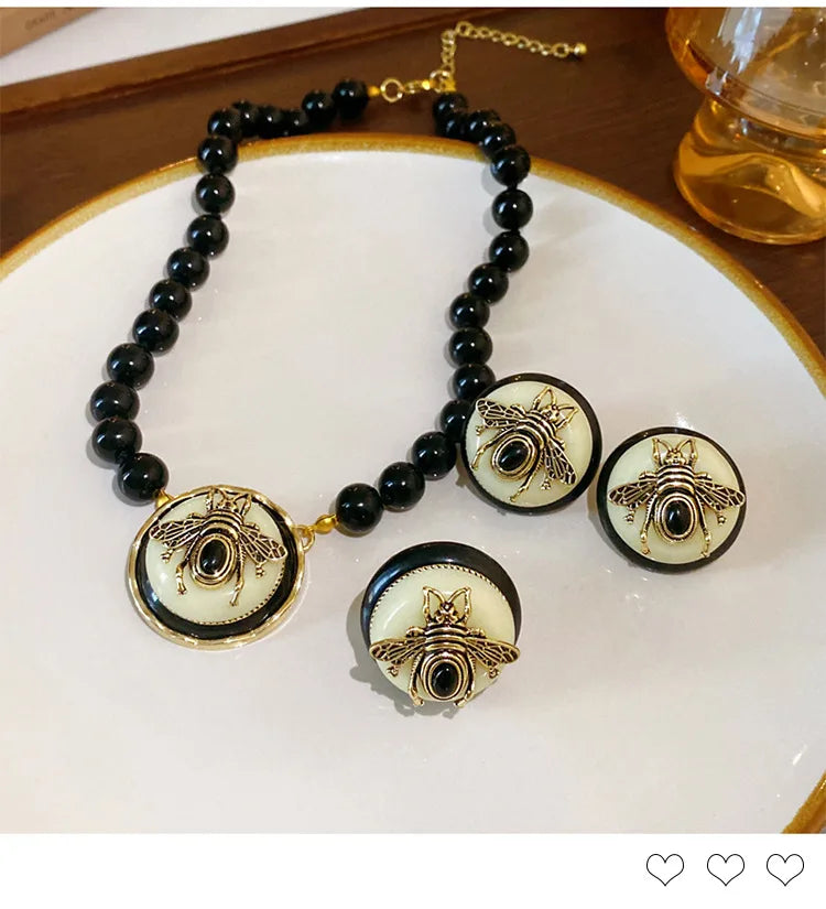 Vintage Black Bee Pearl Earnail Necklace For Women Classic Bee Badge Earrings Choker Set Animals Bee Premium Jewelry Gifts 2025