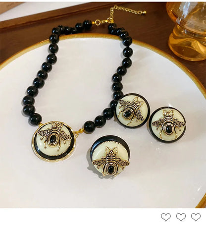 Vintage Black Bee Pearl Earnail Necklace For Women Classic Bee Badge Earrings Choker Set Animals Bee Premium Jewelry Gifts 2025