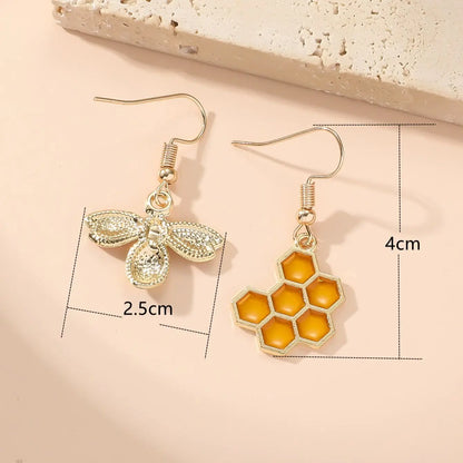 2 Pieces Insect Yellow Bee Earrings Women Simple Fashion Casual Pendant Bee Earrings