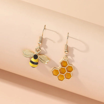 2 Pieces Insect Yellow Bee Earrings Women Simple Fashion Casual Pendant Bee Earrings