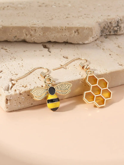 2 Pieces Insect Yellow Bee Earrings Women Simple Fashion Casual Pendant Bee Earrings