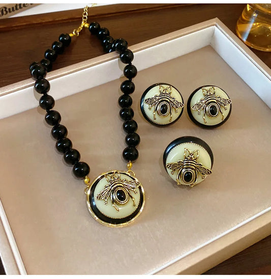 Vintage Black Bee Pearl Earnail Necklace For Women Classic Bee Badge Earrings Choker Set Animals Bee Premium Jewelry Gifts 2025