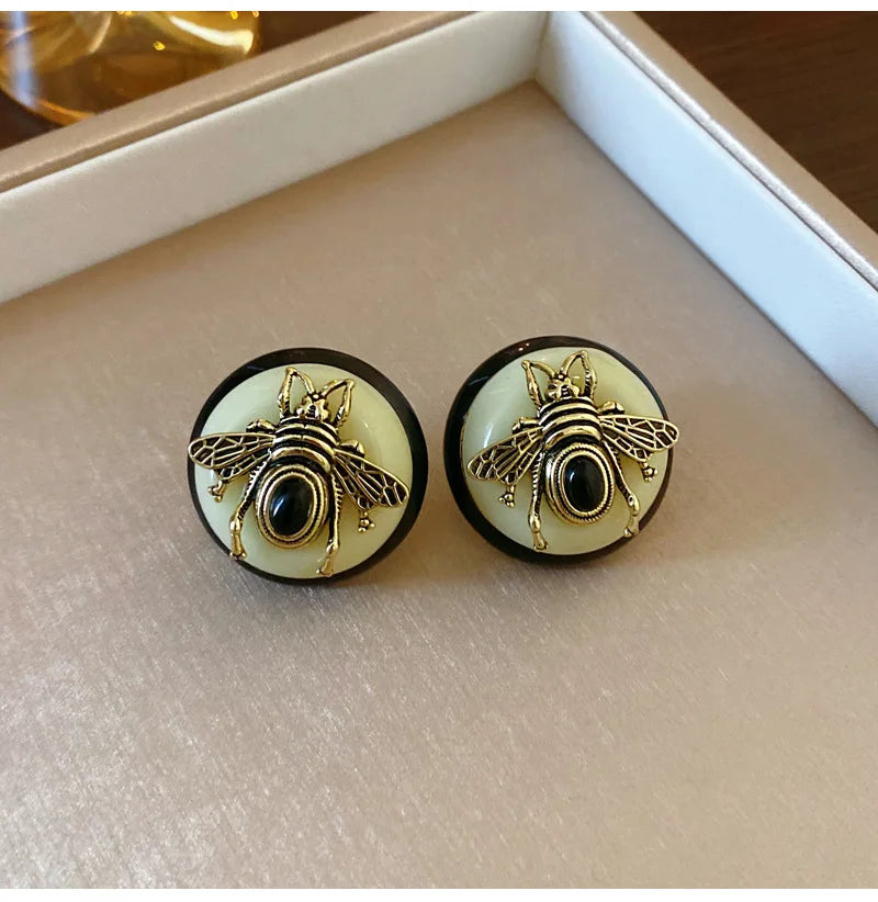 Vintage Black Bee Pearl Earnail Necklace For Women Classic Bee Badge Earrings Choker Set Animals Bee Premium Jewelry Gifts 2025