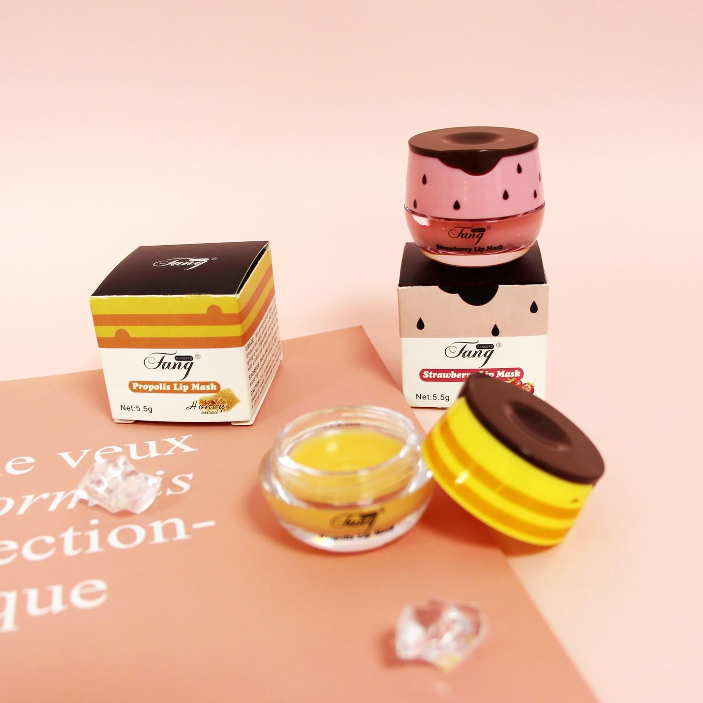 [Buy 1 Get 1 Free]2 Pack Bee Balm Lip Balm Honey Pot, Exfoliating Honey & Strawberry Propolis Lip Mask, Hydrating & Prevention Dry And Cracked Lip Scrubs Exfoliator Lip Sleeping Mask Reduces Lip Lines With Brush Lip Care Vale